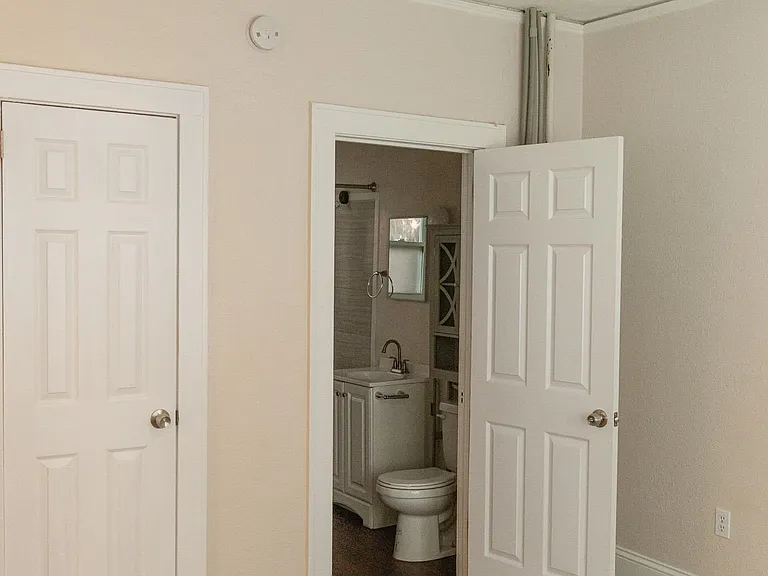 513 N Monroe St — Photo 13