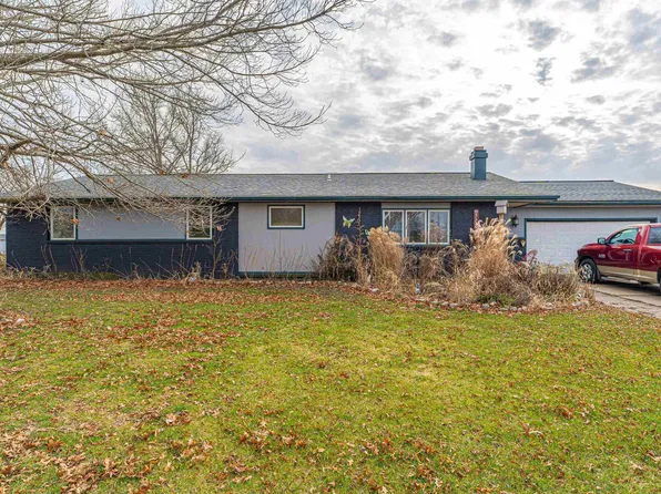 401 W Olive St, Chestnut, IL 62518
