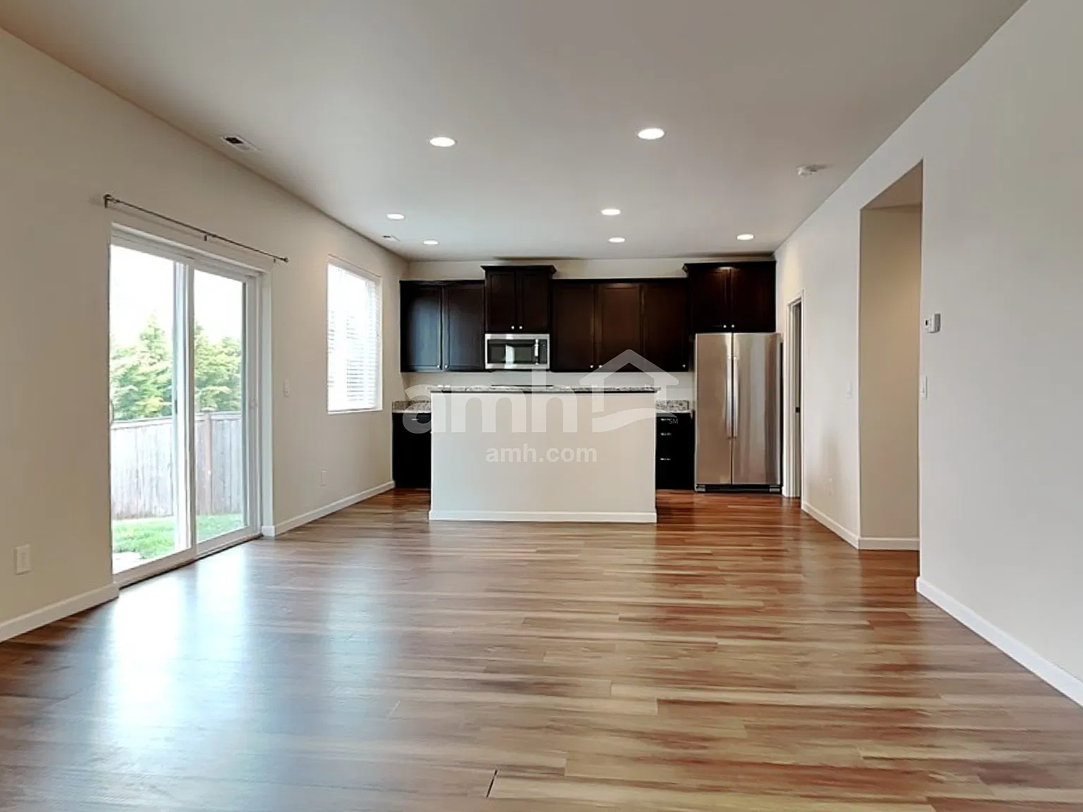 4 bed, 2.5 bath, 2378 sqft, $3,470 — Photo 4