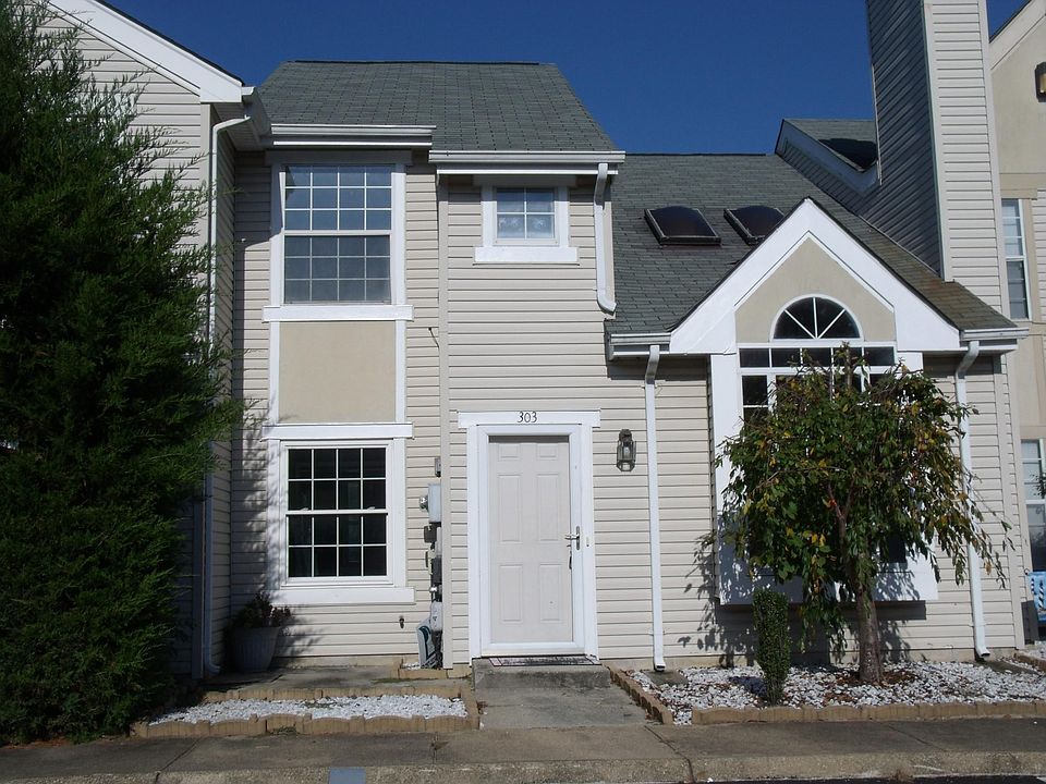 1st image of 303 Lees Mill Dr