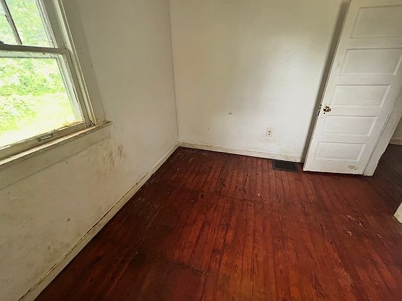 4th image of 1174 W King St