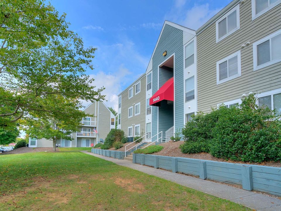 1st image of 1440 Seneca Dr