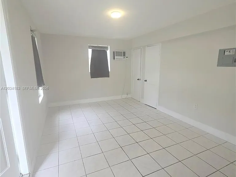1112 SW 11th St #2 — Photo 2