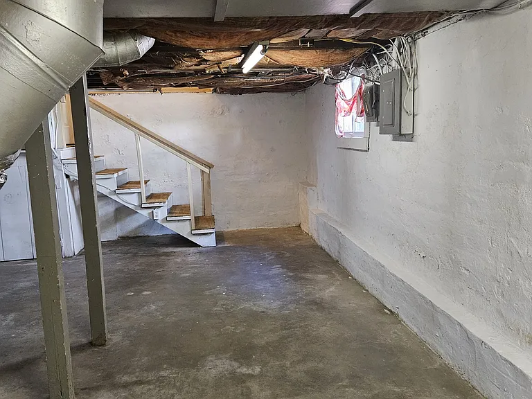 1041 W State St — Photo 22