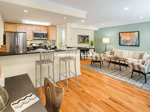 102 Independence Dr #T, Chestnut Hill, MA 02467