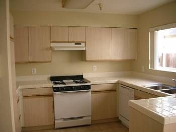 3rd image of 21820 Saticoy St Unit B