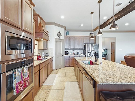 5th image of 217 Heather Ln