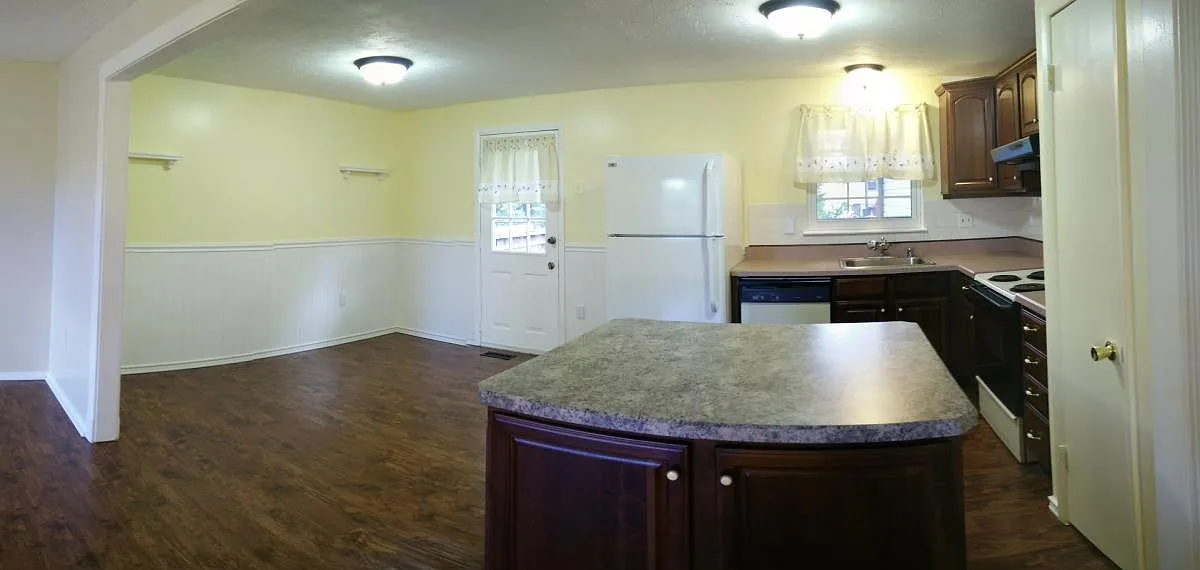 3 bed, 1400 sqft, $1,900 — Photo 3