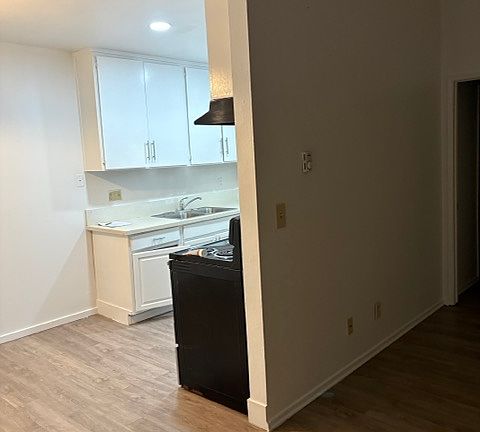 5th image of 531 W Channel Islands Blvd APT 4