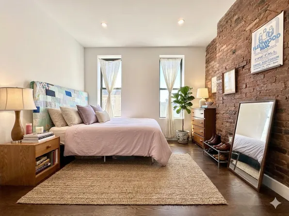 7 Ridgewood Place image 1 of 7