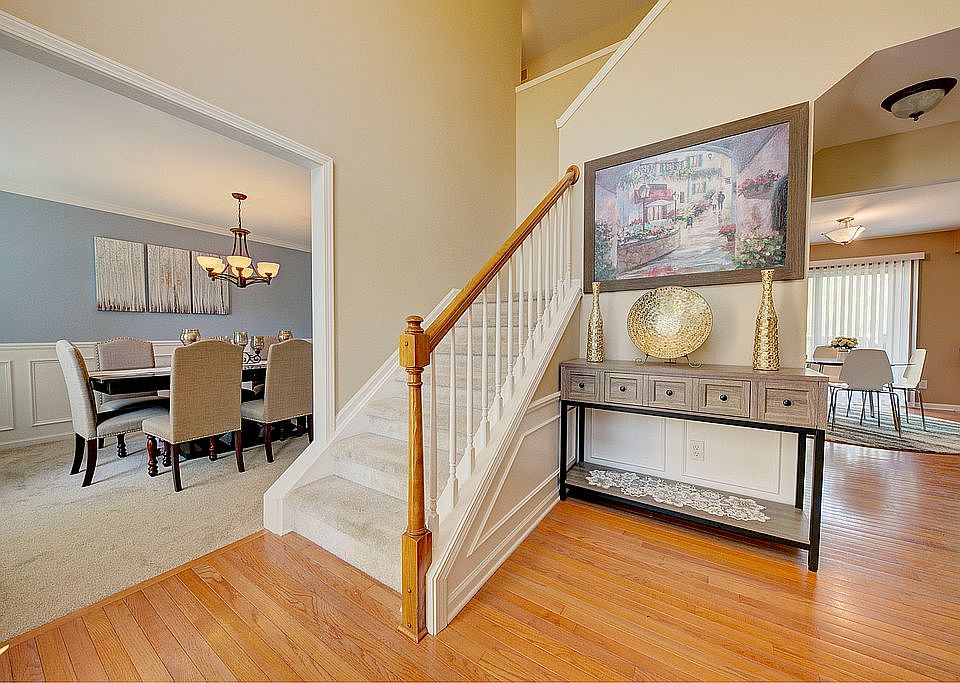 1st image of 9753 Ravenshire Dr