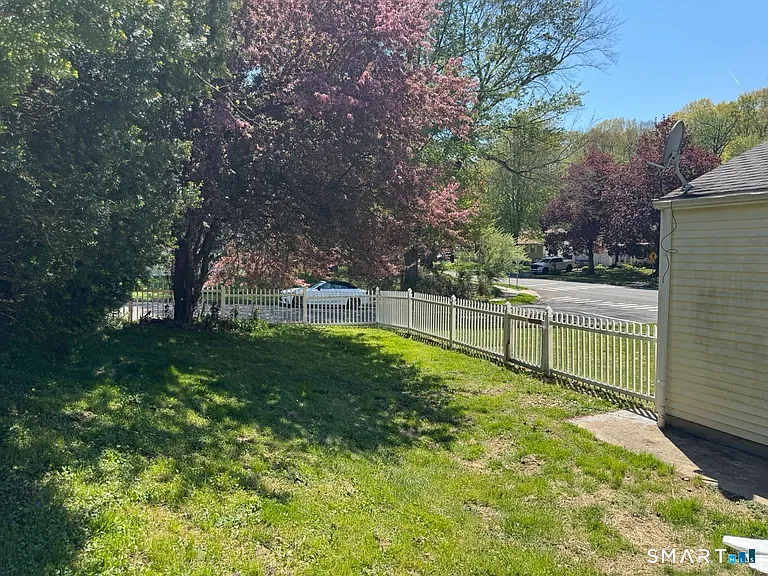 44 Saint James Ave — Photo 31