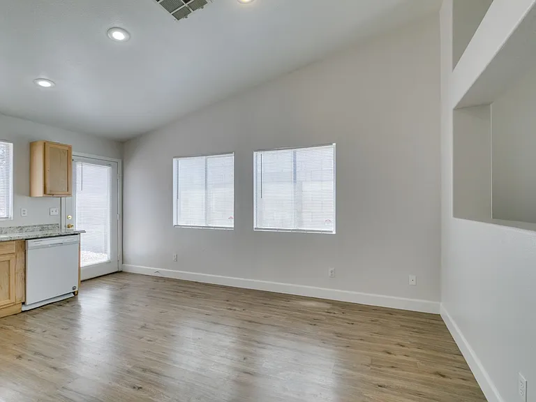 9660 Crystal Ridge Rd — Photo 18