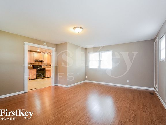 3rd image of 385 Humes Ln