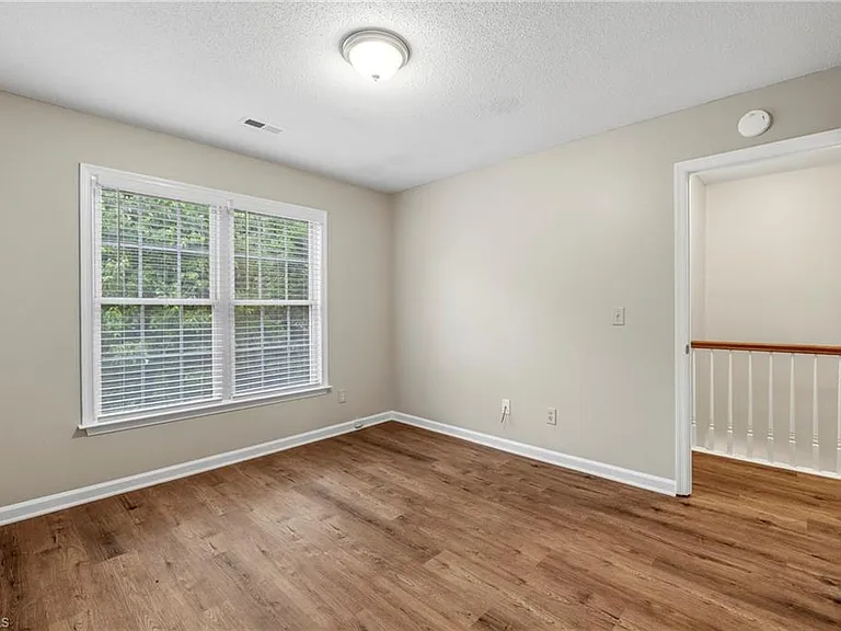 2320 Meadow Gate Dr — Photo 30