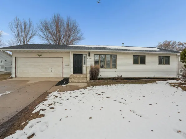 2301 23rd Ave S, Fargo, ND 58103