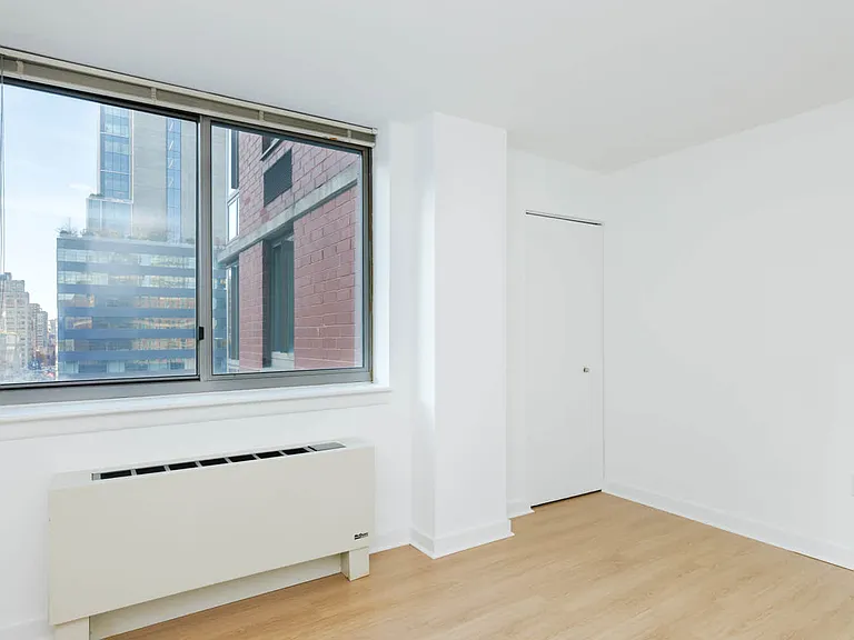 400 W 37th St #7R — Photo 74