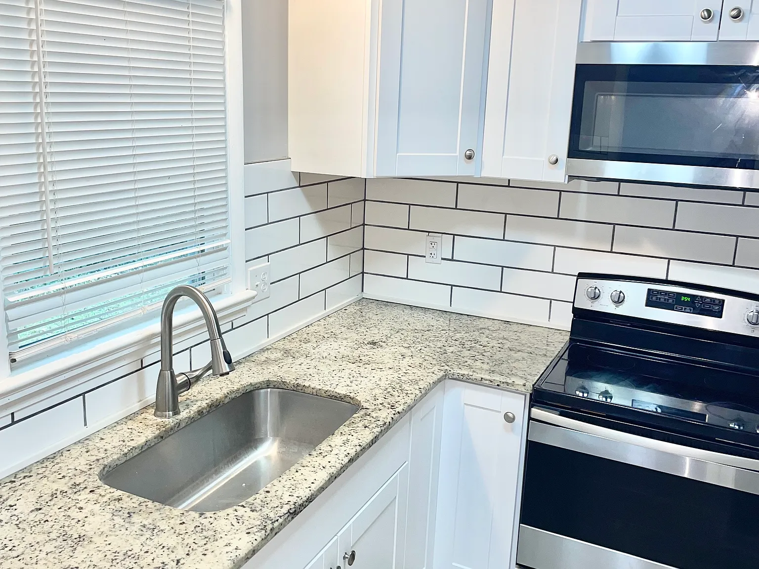 1221 Roundtree Ct — Photo 4