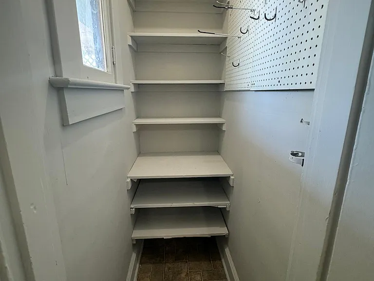 190 S Barksdale St — Photo 17