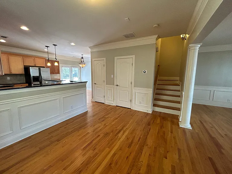 374 16th St NW — Photo 9