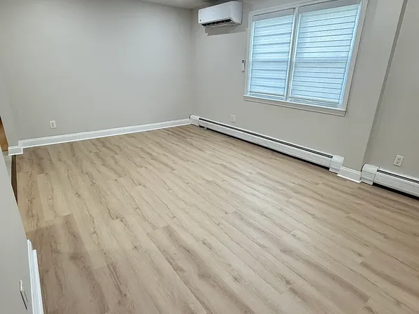 15041 Roosevelt Ave #1, Flushing, NY 11354