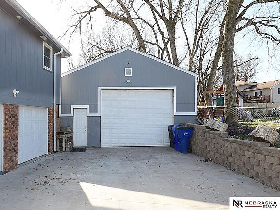 4th image of 11301 Westmont Dr