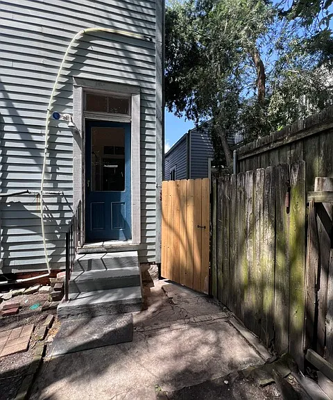 1918 1/2 Dauphine St — Photo 14