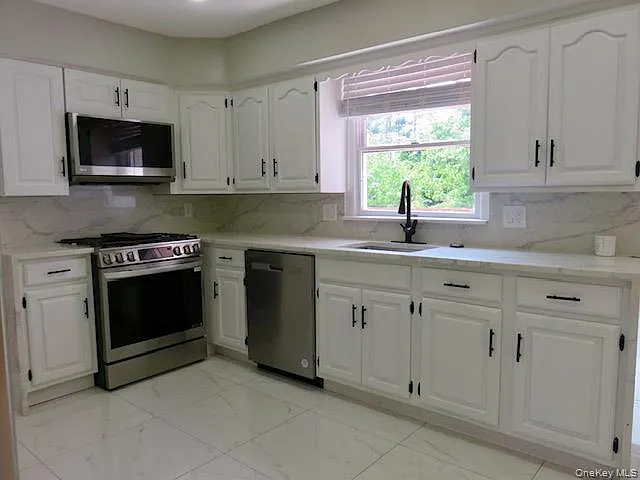 10 Elderwood Ln — Photo 4