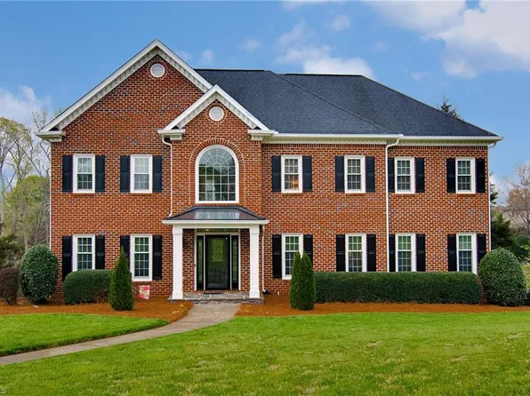 4420 Pebble Lake Dr, Pfafftown, NC 27040