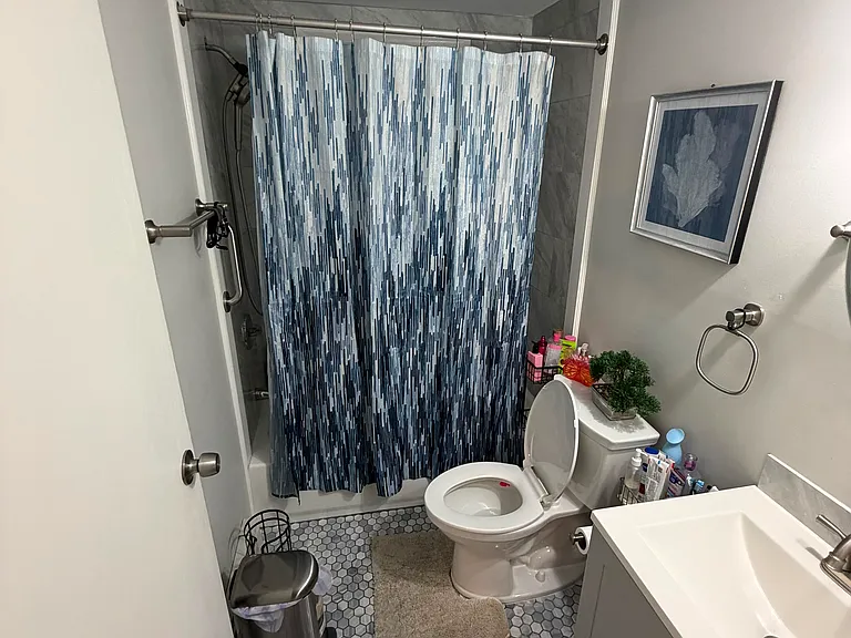 Newly updated full bathroom