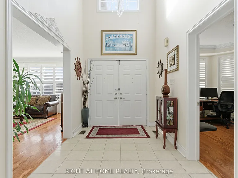 284 Maple Leaf Dr — Photo 4