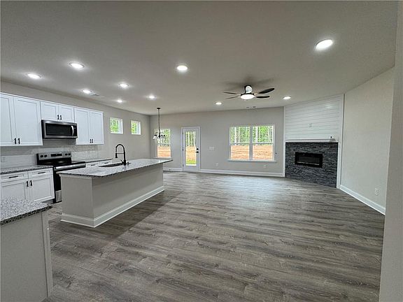 4th image of 2113 N Hicks Rd
