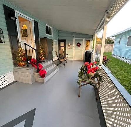 3rd image of 652 Poinsettia Dr