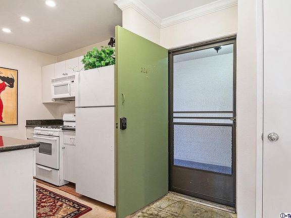 5th image of 409 Burchett St Unit 204