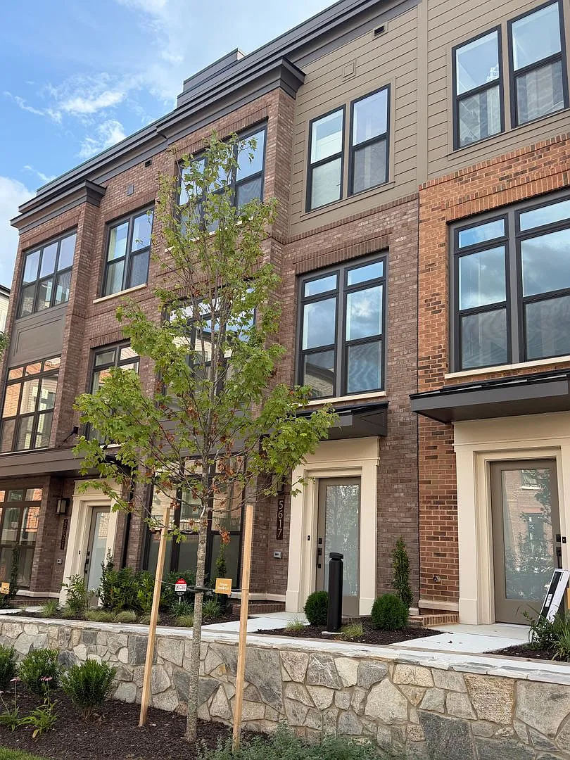 Westbard Sq. Brand New Th - Embassies Welcome - Long Term Leases Ok - 4 Level 4 + 4.5 Th — Photo 1