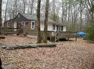 4 Rock Oak Rd, Dingmans Ferry, PA 18328