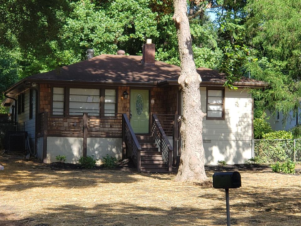 Exterior front of house with large yard, nicely landscaped, and driveway to accomodate up to 4 cars. Privacy fence and fenced back back yard perfect for kids and pets