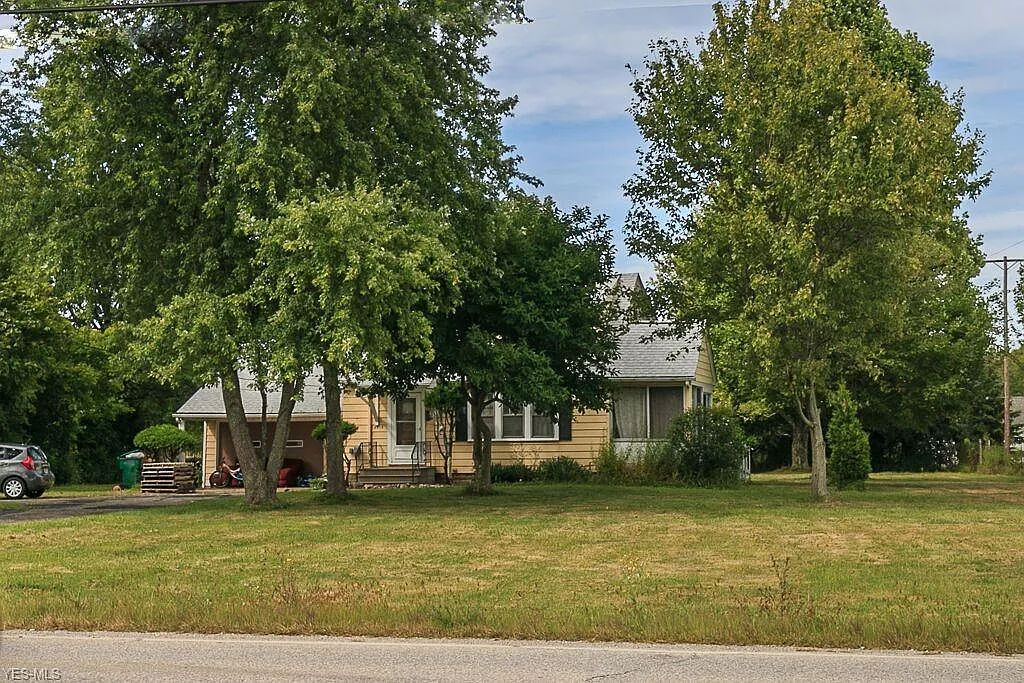8619 Euclid Chardon Rd photo 1