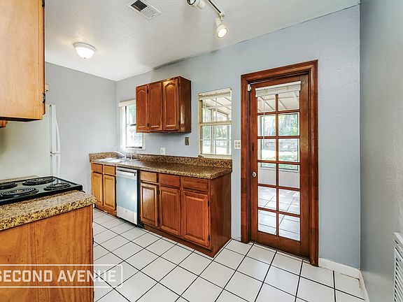 5th image of 955 N Carpenter Rd