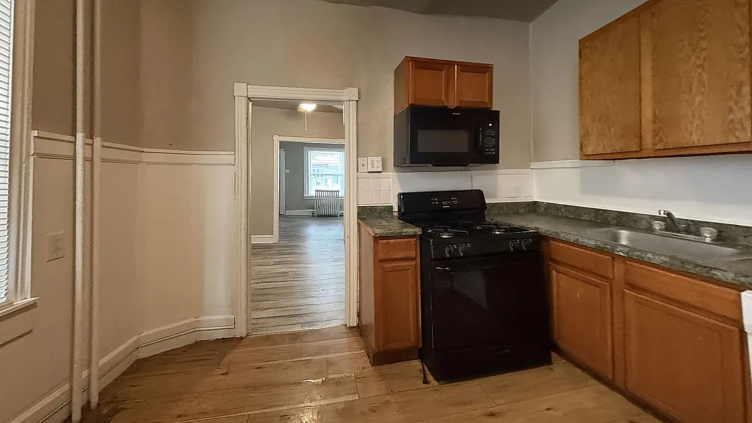 3 bed, $1,385 — Photo 2