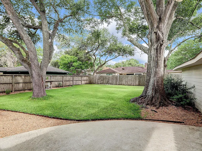 12523 Briar Forest Dr — Photo 44