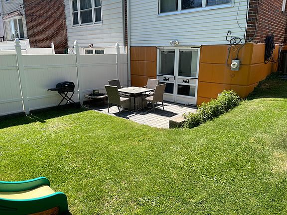 2nd image of 10151 Ferndale St