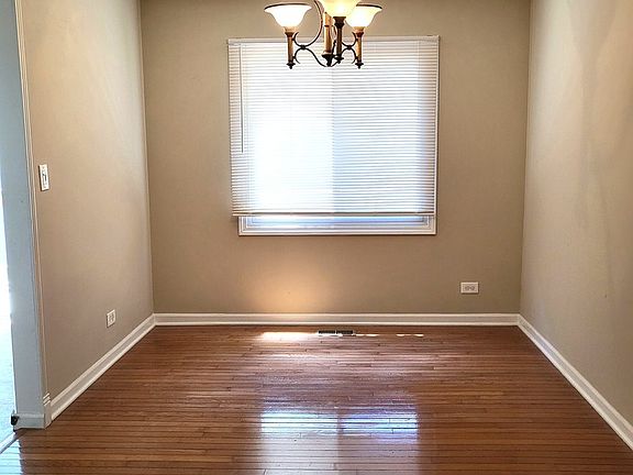 3rd image of 682 Oswego Dr