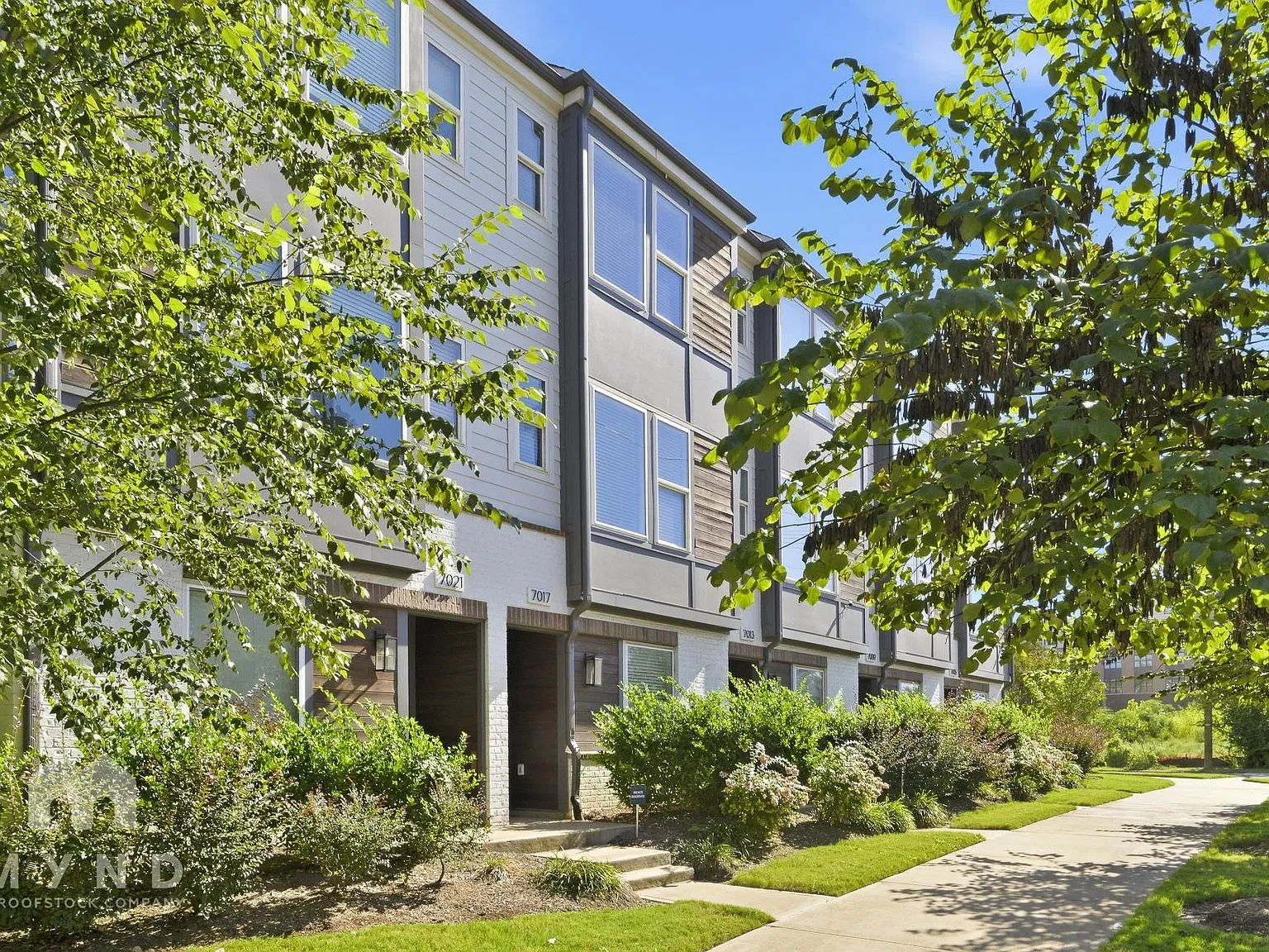 3 bed, 4.0 bath, 1740 sqft, $2,895 — Photo 2