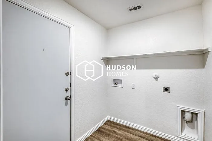 323 Ferris Ave — Photo 11