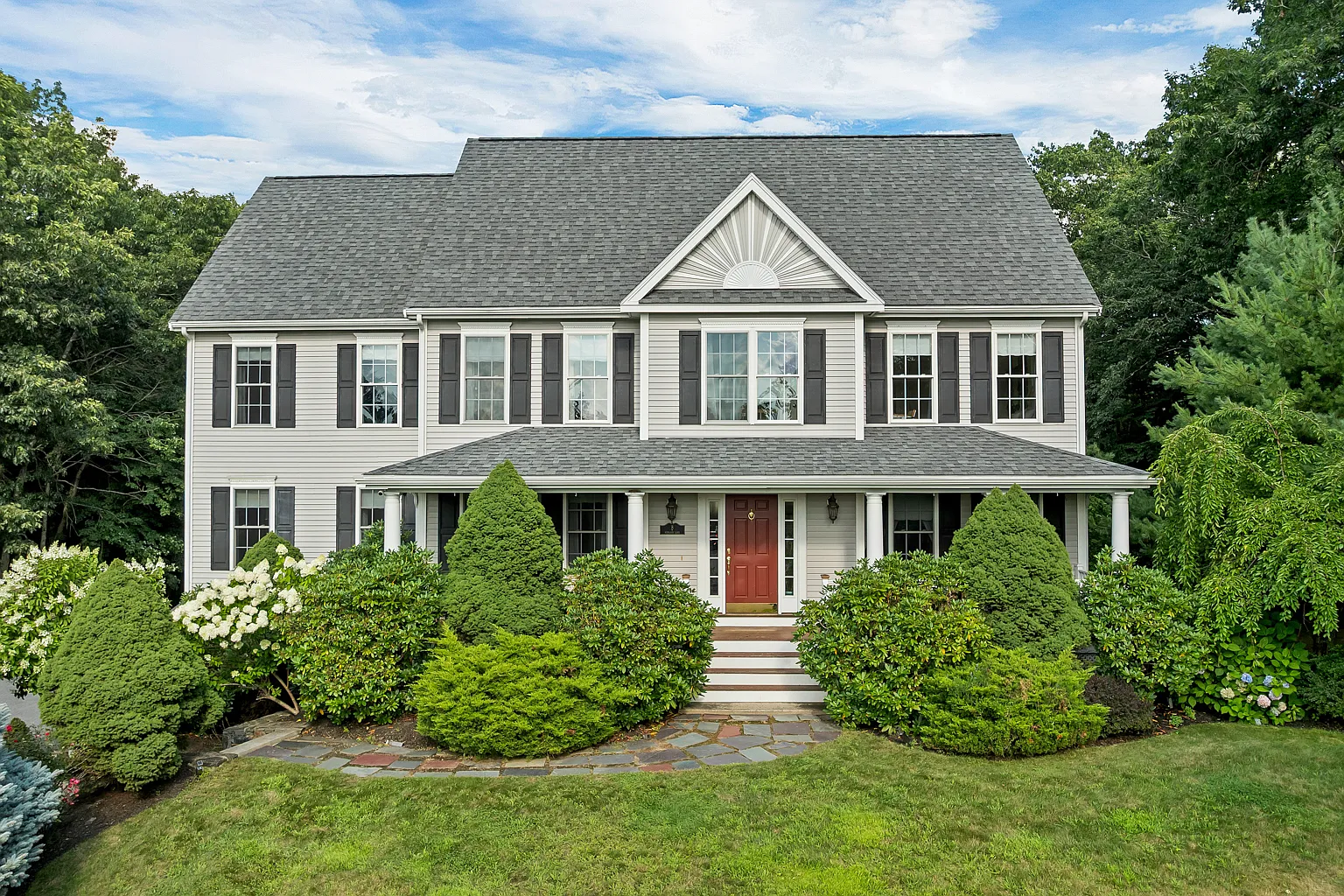 4 bed, 2.5 bath, 3680 sqft, $6,000 — Photo 1