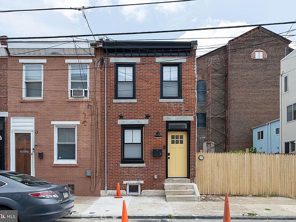 2nd image of 2039 E Letterly St