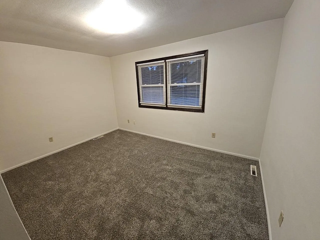 3 bed, 1.5 bath, 1316 sqft, $2,400 — Photo 2