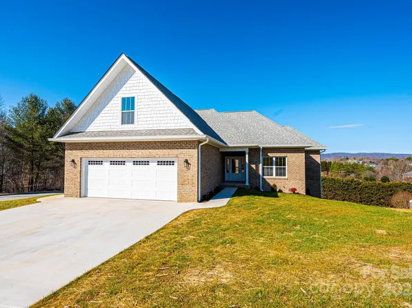 402 Whitmore St SE, Lenoir, NC 28645