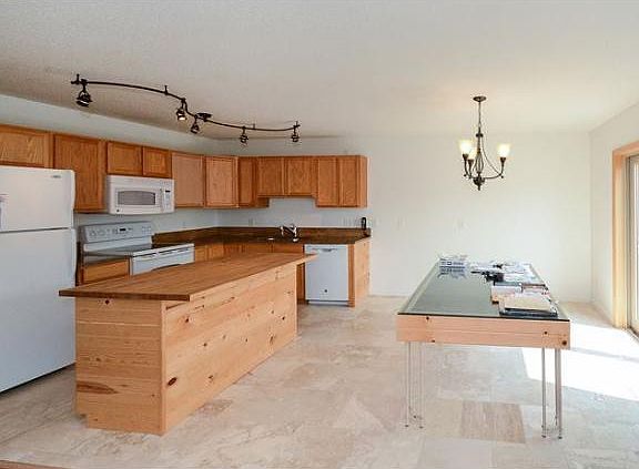 3rd image of 22365 Lilac Way